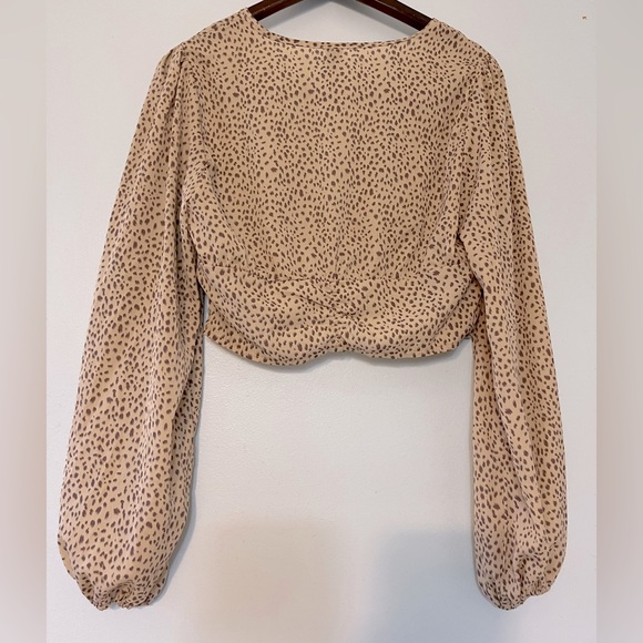 Cheetah V Neck crop top - Picture 2 of 5